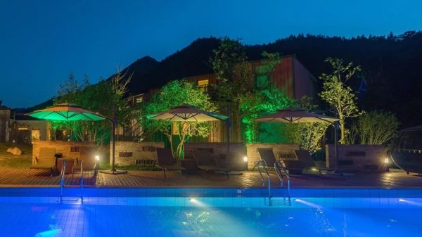 徽式禅意与工业风的碰撞!安徽黄山 魔宿·厢居集装箱野奢民宿1晚套餐