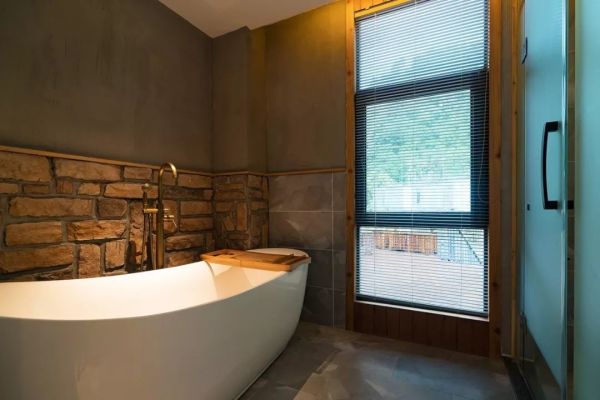 徽式禅意与工业风的碰撞!安徽黄山 魔宿·厢居集装箱野奢民宿1晚套餐