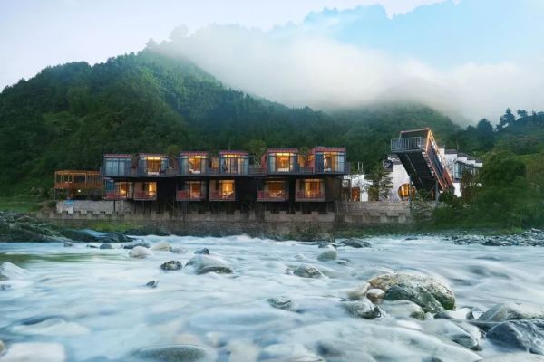 徽式禅意与工业风的碰撞!安徽黄山 魔宿·厢居集装箱野奢民宿1晚套餐