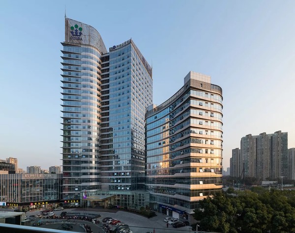杭州钱塘江畔新开法式酒店,8500㎡遛娃乐园近在咫尺!杭州钱塘美爵酒店2晚度假套餐