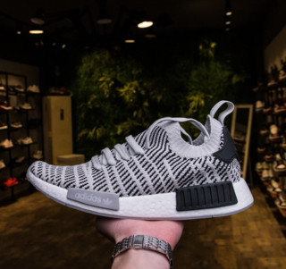  adidas 阿迪达斯 Originals NMD R1 STLT PK 男性款运动鞋