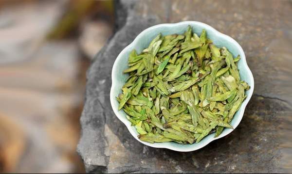 暮春雨来，一口香椿一口茶