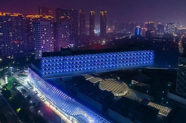 杭州滨江艺珺酒店1晚套餐  周末不涨价！邻宝龙广场、艺术中心