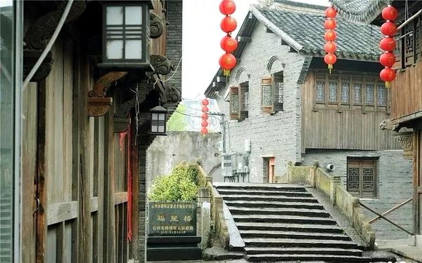 五一、端午专享价！台州皇冠假日酒店(原国际大酒店) 住宿+双人早餐+双人晚餐
