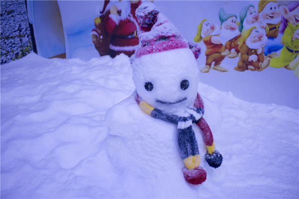 来广州看雪，大型室内飘雪乐园！越美冰雪大世界