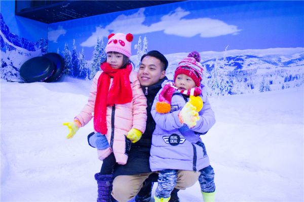 来广州看雪，大型室内飘雪乐园！越美冰雪大世界