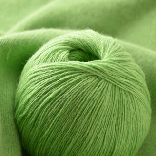 依尚 羊绒线 毛线 16/3中粗线 手编机织均可 婴儿宝宝毛线 围巾线M01 果绿色