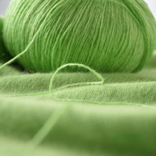 依尚 羊绒线 毛线 16/3中粗线 手编机织均可 婴儿宝宝毛线 围巾线M01 果绿色