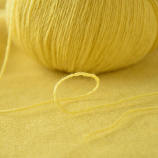 牧心 羊绒线毛线 21/3中粗线 手编机织均可 婴儿宝宝毛线 围巾线Z04 蛋黄色
