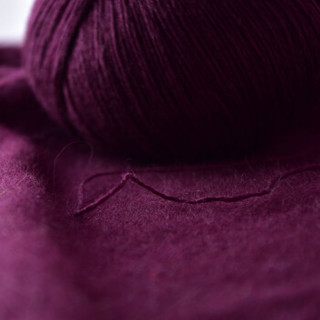 牧心 羊绒线毛线 21/3中粗线 手编机织均可 婴儿宝宝毛线 围巾线Z04 亮紫色
