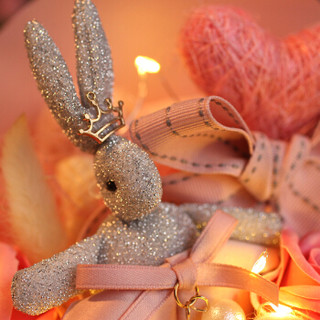 初朵保鲜花速递粉色网红兔香皂玫瑰彩灯礼盒520情人节鲜花礼物生日礼物送女生送女友