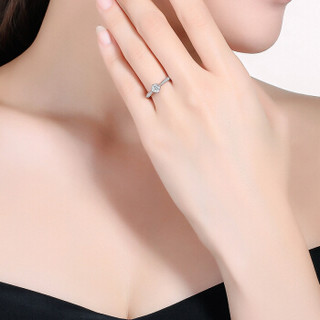 周六福 珠宝时尚女款结婚钻石戒指18K金镶嵌钻戒 KGDB023282 30分 SI/H