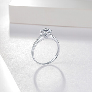 周六福 珠宝女款钻石戒指时尚镶嵌结婚订婚钻戒 KGDB023309 100分 SI/H