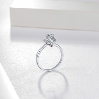 周六福 珠宝女款钻石戒指时尚钻石镶嵌订婚钻戒 KGDB023302 80分 SI/H