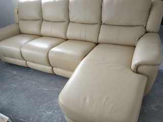 l这款沙发简单大方，适合小户型使用。
四