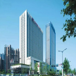 背靠4500㎡室内动物园!杭州龙湖皇冠假日酒店2晚套餐+2大1小早晚餐
