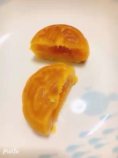 超级好吃的一款月饼，包装很小清新。
味道