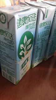 看名字就知道是更佳健康的一款豆奶饮料，味