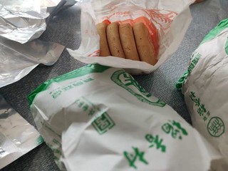 包装时抽真空包装的，食物新鲜感保存下来了