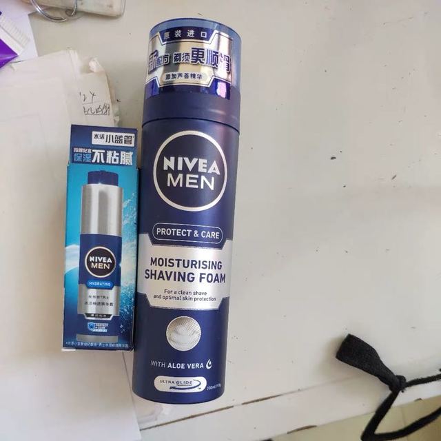 泡沫丰富，刮胡子特别干净。价格很亲民。
