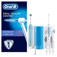 Oral-B 口腔护理中心 - md16冲牙器 + Pro 700 电动牙刷，带四个水喷嘴配件和两个刷头