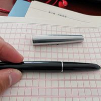 钢笔很基础的款，非常顺滑好写，笔尖很正，