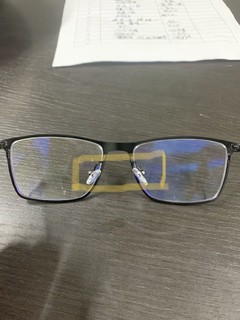 很简单的一款眼镜，度数比较准的，分量很轻