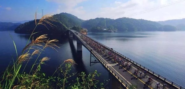 骑行泛舟吃鱼头！千岛湖景澜·返里度假酒店1晚套餐