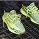 限42.5码：Adidas Yeezy Boost350 V2 荧光黄椰子跑鞋