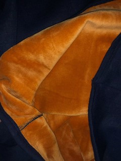 红豆的保暖内衣，工艺技术为四针六线，面料