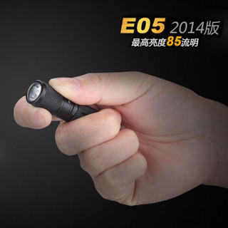 FENIX 菲尼克斯E05迷你强光手电筒 LED灯 袖珍钥匙扣 AAA电池 多色可选择 黑色