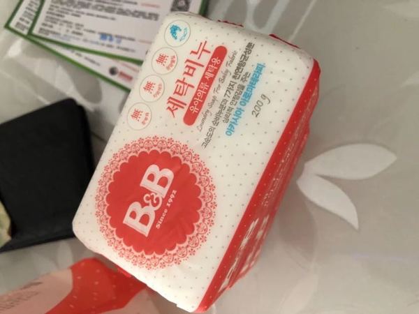 味道好闻，洗衣服超干净，很清新的一股味道