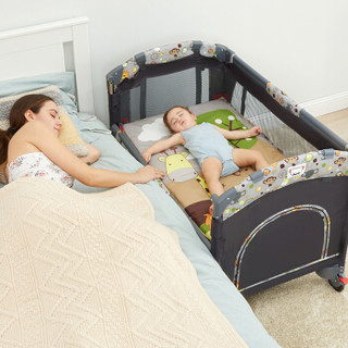 VALDERA瓦德拉多功能婴儿床可折叠宝宝床便携式游戏床儿童床bb摇篮床可拼接9093B狮子豪华款+尿布台