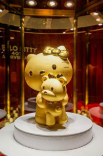 CHOW TAI FOOK 周大福 臻选 R12730 Hello Kitty 凯蒂猫&小熊 足金黄金摆件