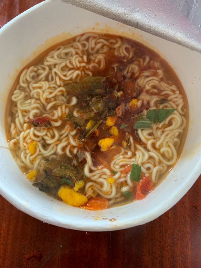 粉包、油包、脱水蔬菜包、酸菜包四包调料包