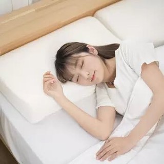 京东京造 低款乳胶枕含量93％