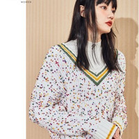 太平鸟 AWEE94214 女士V领宽松套头毛衣