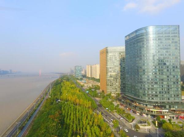 柏诗酒店(杭州金铂湾店)地处杭州市"天堂硅谷"滨江区,毗邻风景秀丽的