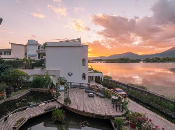 丽江云渡电影心花路放梧桐客栈丽江诚品生活雪山湖畔店云山阁180度网