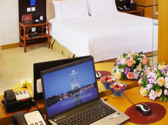 惠州康帝国际酒店 高级湖景大床房2晚（含早餐+28楼名仕酒廊双人下午茶）