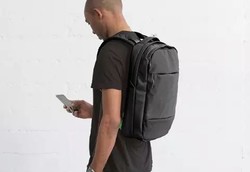 Incase City Collection 城市系列 compact 双肩背包