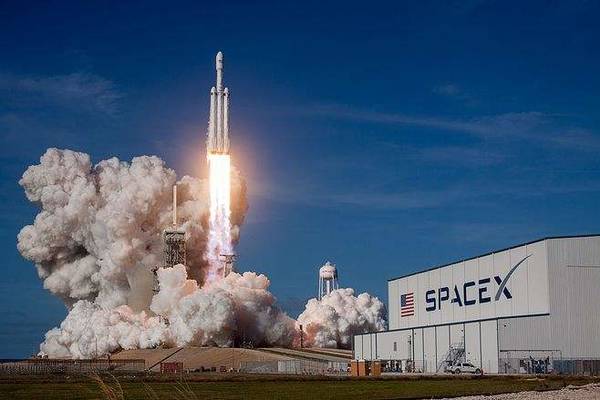 小编精选：SpaceX载人飞船两位宇航员戴了什么手表？