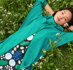 优衣库 女装 Marimekko 便携式长款连帽外套 427385