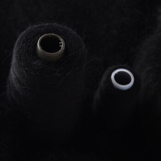 奥丝布莱特 羊绒线 长毛毛线 14/2中粗线 手编机织均可 婴儿宝宝毛线 围巾线J06 纯黑色