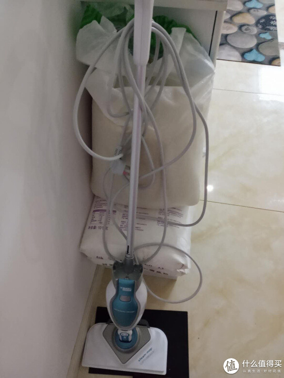 百得手持式吸尘器