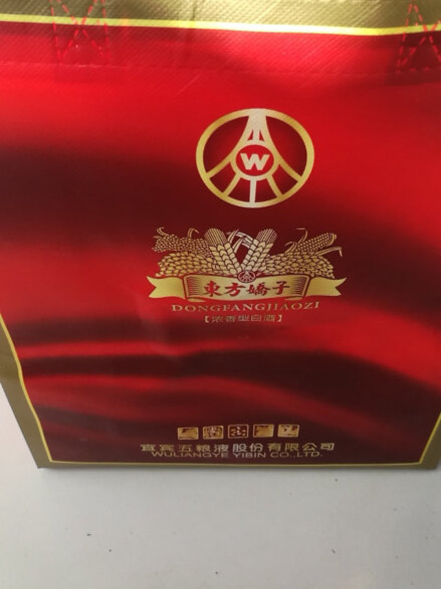 整箱买的性价比很高，有礼袋送礼有面，口感