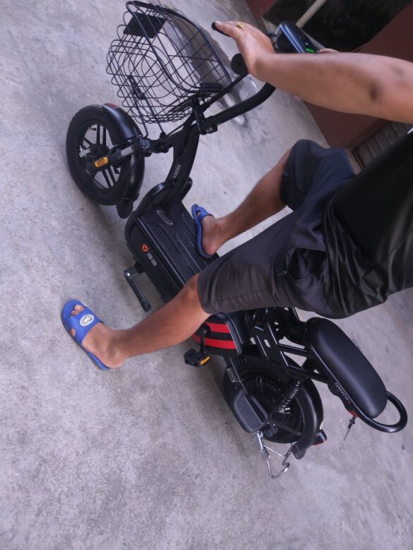 
电池续航：电池耐用  走了两天了电量还