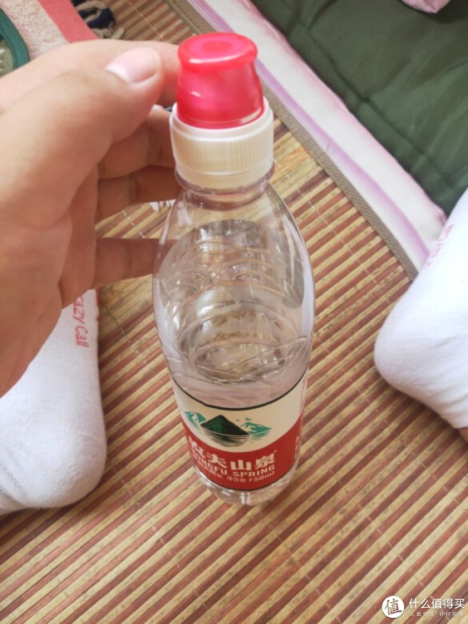 我是孕妇,又值炎炎夏日,一点儿也不爱喝开水,巨爱矿泉水