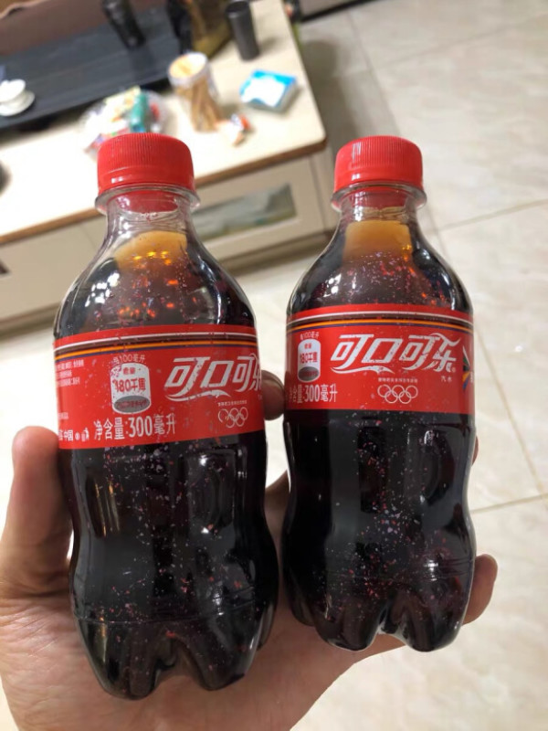 便携性强:非常好的小可乐,这个包装喝起来很方便,不用一下子开一大瓶