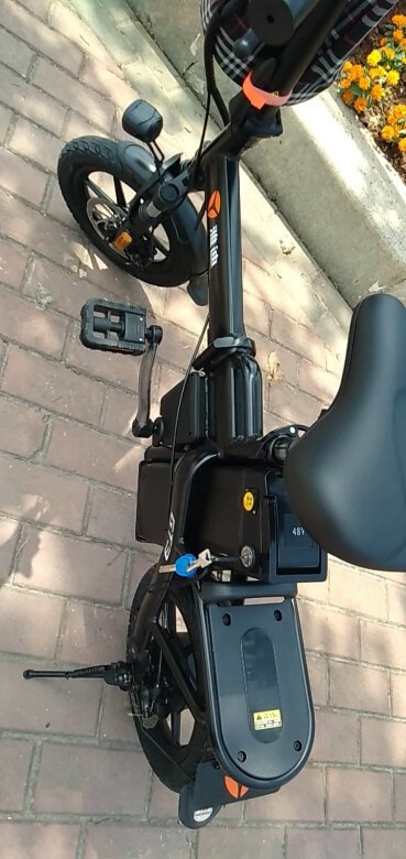 
车子质量：很好看电池续航：100外形外